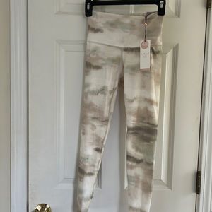 Brand new High Rise 7/8 Legging size XS